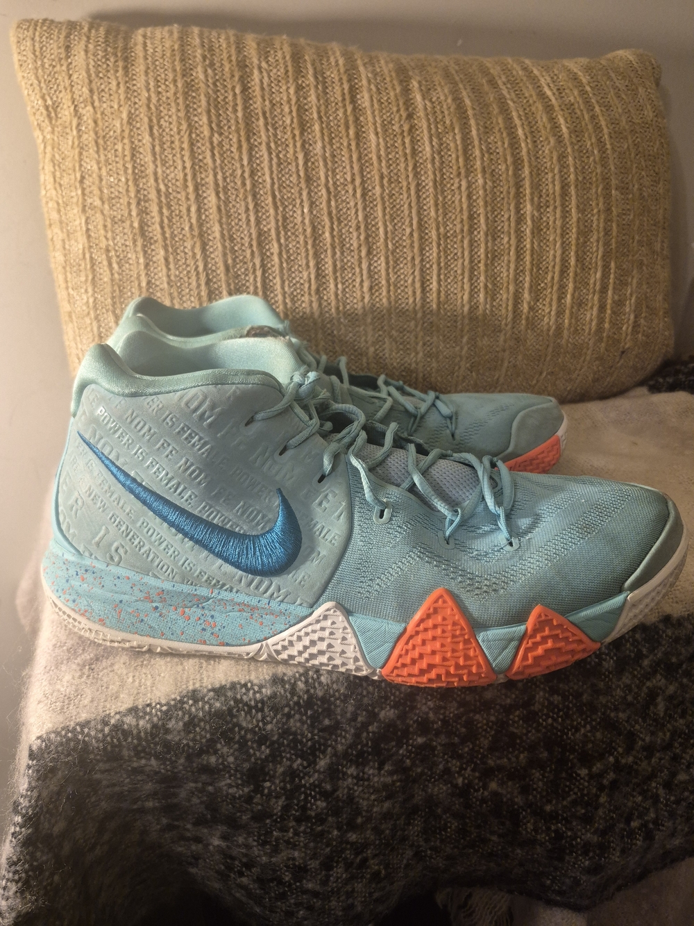 Nike Men's Kyrie 4 Power Is Female Light Aqua Basketball Sneakers Size 13
